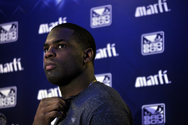 手感一般！詹姆斯13中5贡献13分5篮板7助攻