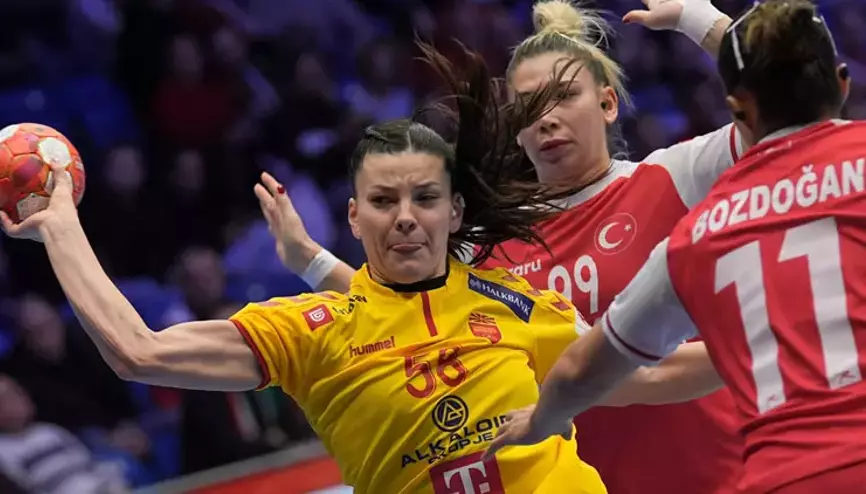 杰伦·约翰逊半场三双创纪录，成道格·里弗斯后首人