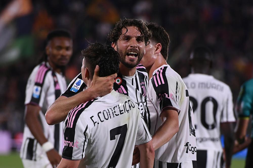 杜兰特祝贺哈登常规赛得分跻身历史前十：传奇